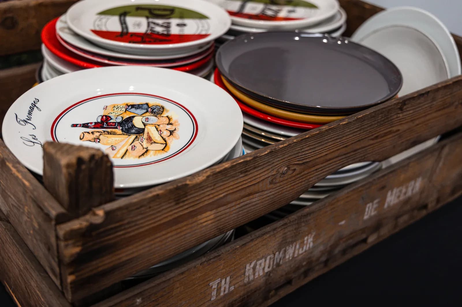 Tweedehands bordjes uit de kringloopwinkel