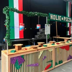 Mobiele pizzakeuken van Holie Pizza kan overal opgebouwd worden
