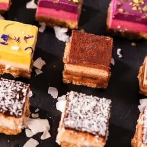 Lekker toetje van mini-patisserie voor catering
